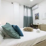 By The Sea Apartment *